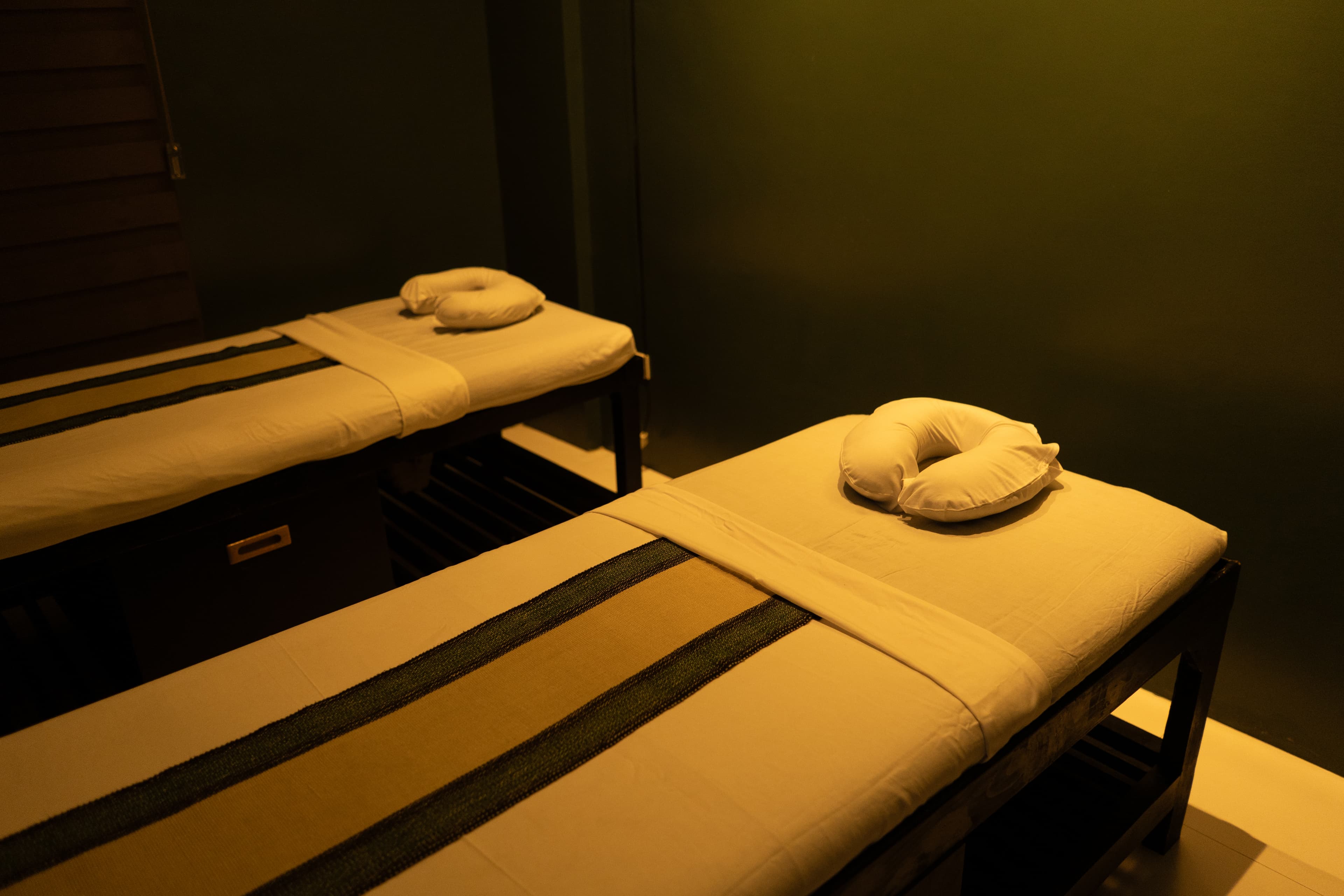 Quiet spa details for relaxation